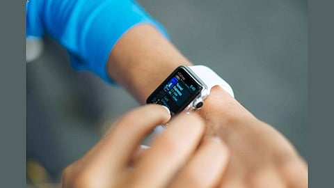 तुम्हाला कोरोना झाला? 'हे' स्मार्टवॉच वेळेआधीच देईल इशारा
