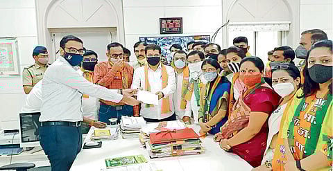 जळगाव : ओबीसी आरक्षण मिळेपर्यंत निवडणुका घेऊ नका