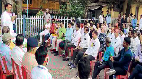 Demonstrate non political agitation