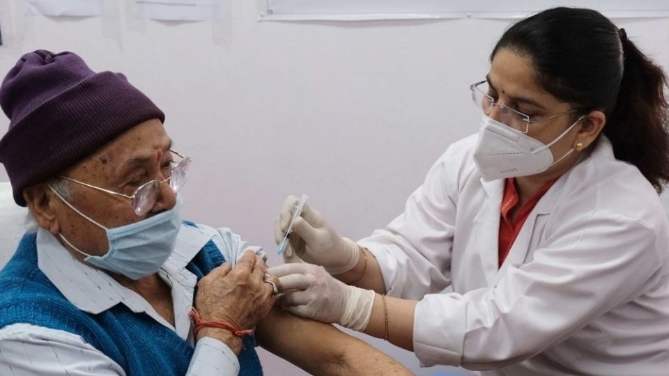 बूस्टर डोसचा निर्णय देशपातळीवर व्हावा