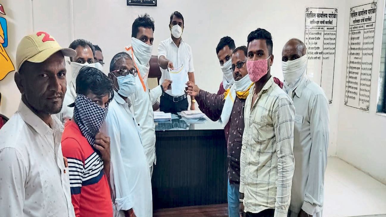 स्वाभिमानी शेतकरी संघटनेचे भरपाईसाठी तहसीलदारांना साकडे