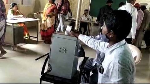 इंगवलीत निवडणूक घेवून निवडला तंटामुक्त समितीचा अध्यक्ष