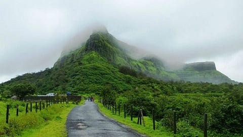 पुण्याजवळ ट्रेकिंगला जायचंय? मग 'या' गड-किल्ल्यांना द्या भेट!