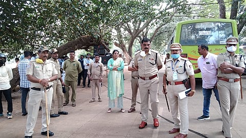 बेळगावात मए समितीच्या मेळाव्यावर कर्नाटक पोलिसांकडून दगडफेक