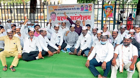 Nanded Teachers union agitation for old pension kgm00