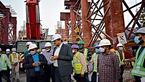 country Most of the Large iron Latching of girder