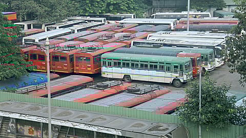 पगार नाही दिला तरी संप सुरूच राहणार; एसटी कर्मचाऱ्यांचा निर्धार