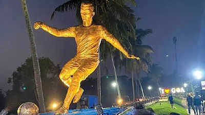 Ronaldo Statue