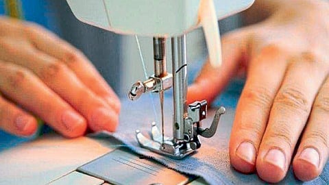 नागपूर : कोरोनाची लाट ओसरताच टेलर मोहल्ल्यात रौनक