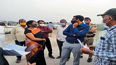 जळगाव : लस घेणाऱ्यांनाच योजनांचा लाभ; जिल्हाधिकारी राऊत