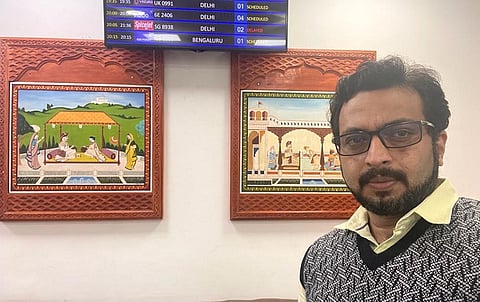 'पुणे विमानतळावर पेशवाईची चित्रे, पण शिवरायांचा इतिहास का नाही'