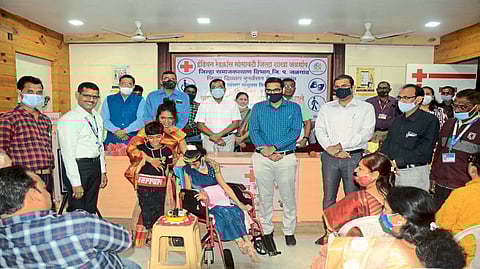 जळगाव : दिव्यांगांच्या स्वयंरोजगारासाठी सुविधा उपलब्ध करून देणार