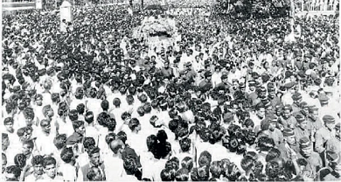 महासूर्याच्या चितेला साक्षी ठेवत अनुयायांना दीक्षा