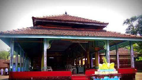 आदित्य म्हणजे सूर्य. भारतात फारच थोडी सूर्य मंदिरे आहेत. मंदिरात प्रवेश करताच जांभ्या दगडात सजलेला परिसर आणि परिसरातील इतर देवदेवतांच्या सुंदर कोरलेल्या मूर्ती दिसू लागतात.