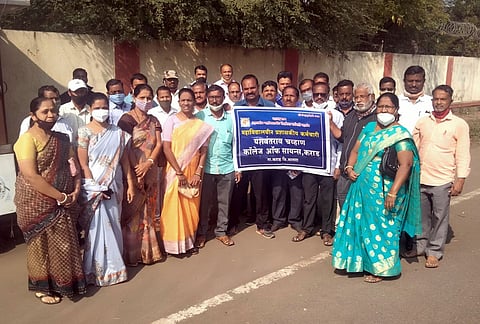 शिक्षकेतर कर्मचाऱ्यांचे काम बंद आंदोलन