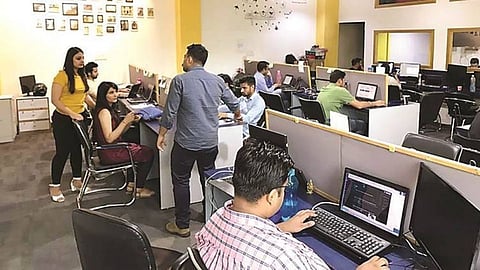 नवीन आर्थिक वर्षात 15 मिनिटे जास्त काम केल्यास मिळणार ओव्हरटाईम?