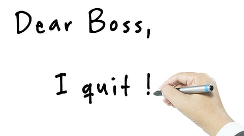 राजीनामा देताय? नोकरी सोडण्यापूर्वी जाणून घ्या तज्ज्ञांचे मत