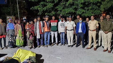 मध्यप्रदेशच्या पोलिसांनी केली 13 ऊसतोडणी मजुरांची वाफेगावातून सुटका