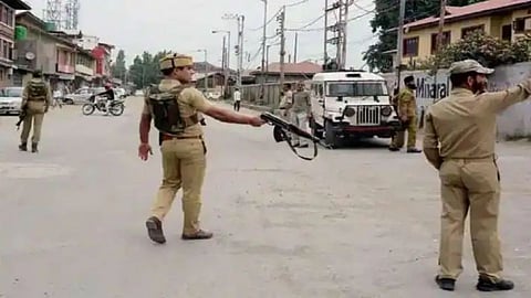 कुपवाडात BJP नेत्याच्या सुरक्षेसाठी तैनात SPO शस्त्रांसह बेपत्ता!