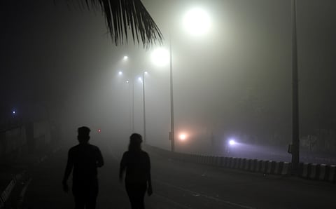 विश्रांतवाडी : पहाटे मोठ्या प्रमाणात धुके पडले होते
Photo credit : Mohan Patil