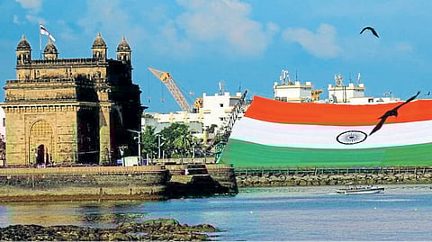 मुंबईत ९५० किलोंचा राष्ट्रध्वज उभारण्यामागे संकल्पना काय होती?