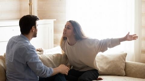 Relationship Tips : तुमचा पार्टनर Negative झालाय? काय करावे?