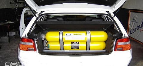 वाहनात CNG किट बसवण्यासाठी नवे नियम, 'या' गाड्यांना मिळणार परवानगी