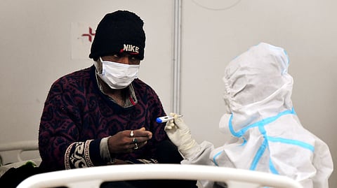 देशात २४ तासात १ लाख ८० हजार रुग्ण; ओमिक्रॉनचे रुग्ण 4 हजार