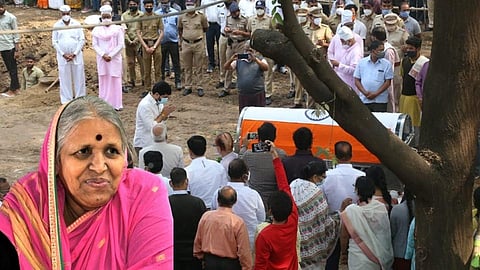 photos sindhutai sapkal death supporters gathered for funeral