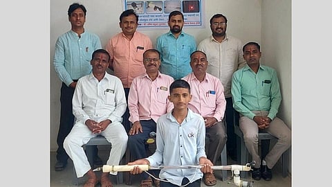 नववीतील मुलाचा प्रयोग! शेतकऱ्यांसाठी बनविली जादूची काठी