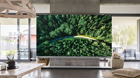 LG ने आणला 97 इंचाचा धमाकेदार OLED TV! जाणून घ्या फीचर्स