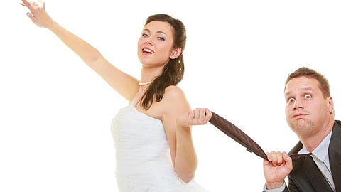 तुमचा जोडीदाराचा डॉमेनिटिंग स्वभाव कसा ओळखाल? जाणून घ्या