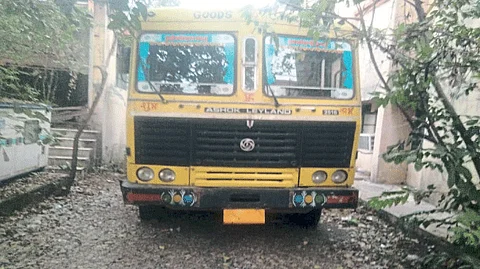 sand mafia Dumper caught fine on a different numberplate