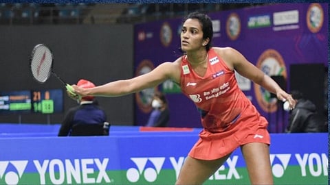 pv sindhu enters semifinals of india open badminton tournament