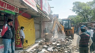 Municipality removes encroachments Mahabaleshwar