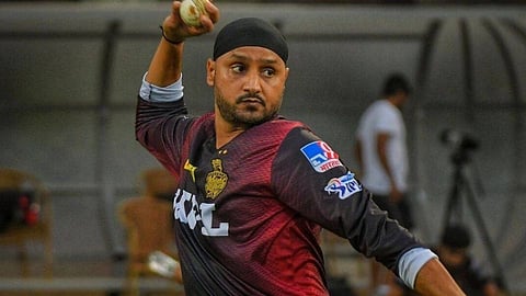 Harbhajan Singh Journalist Twitter exchange over BCCI official Interfering in Selectors Meetings