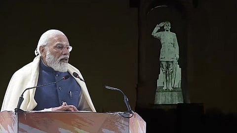 इंडिया गेटवर नेताजींच्या होलोग्राम प्रतिमेचं PM मोदींच्या हस्ते अनावरण