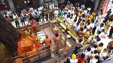 नागपूरात नवीन वर्षाच्या पहिल्याच दिवशी देवदर्शनासाठी रांगा