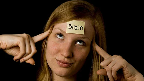 कोरोनातून बरे झालेल्यांना होतोय ब्रेन फॉग, काय आहेत लक्षणे?