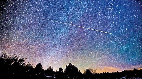 नाशिकमध्ये उल्कावर्षाव पाहण्याची आज संधी