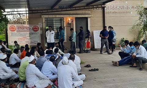 agitation of Kesanand farmers in front of Wagholi MSEDCL office