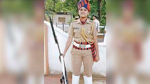 Woman Police Suicide Gadchiroli