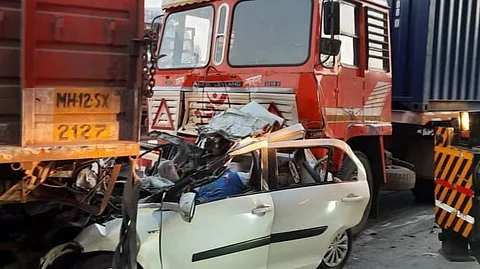 mumbai pune express way accident