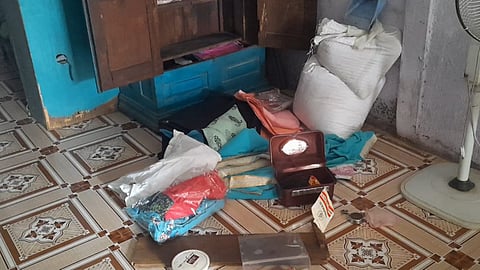 thieves stole gold jewelry and cash