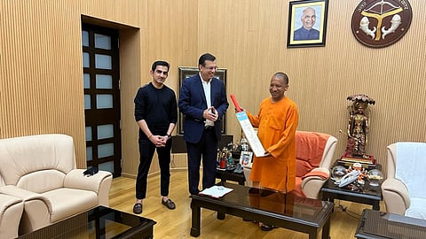 first bat Lucknow Super Giants presented Honorable Chief Minister yogi adityanath