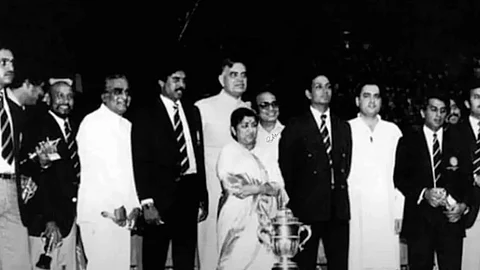 Lata Mangeshkar helped indian cricket team and bcci by concert in igi stadium delhi for money to 1983 world cup champion