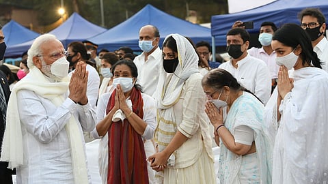 गानकोकीळेच्या अंतिम प्रवासाचा चित्रमय आढावा; पाहा कसे झाले अंत्यसंस्कार