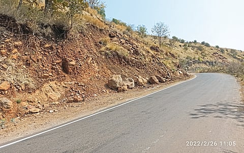 पोखरी घाटातील राडारोडा हटविला