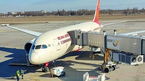 युक्रेनमधील भारतीय विद्यार्थी रात्रीपर्यंत परतणार; पाठवलं विशेष विमान
