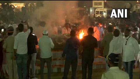 लतादीदी अनंतात विलीन, शासकीय इतमामात अंत्यसंस्कार